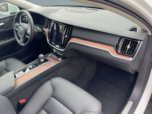 Certified 2025 Volvo V60 B5 Cross Country Plus image 31