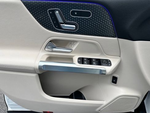 New 2025 Mercedes-Benz GLB 250 4MATIC image 15