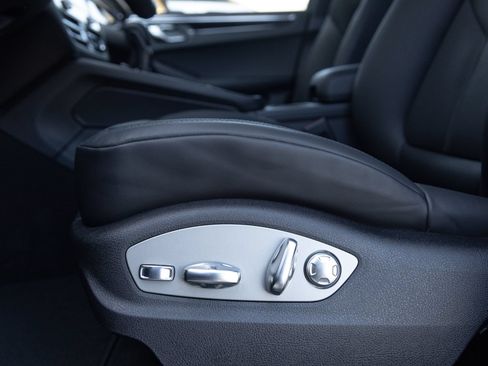 Certified 2026 Porsche Macan AWD/4WD image 22