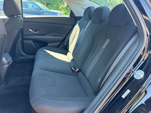 Used 2023 Hyundai Elantra SEL w/ Convenience Package FWD image 10