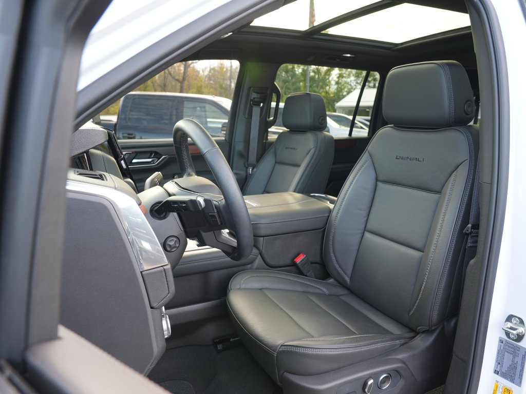 Used 2026 GMC Yukon XL Denali w/ Sun & Power Step Package AWD/4WD image 12