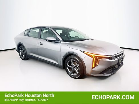 Used 2025 Kia K4 LXS image 1