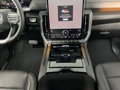 Used 2025 GMC Yukon XL Denali image 16