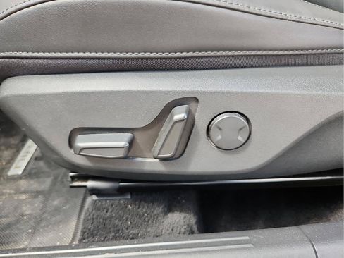 Used 2024 Kia Niro EX FWD image 13