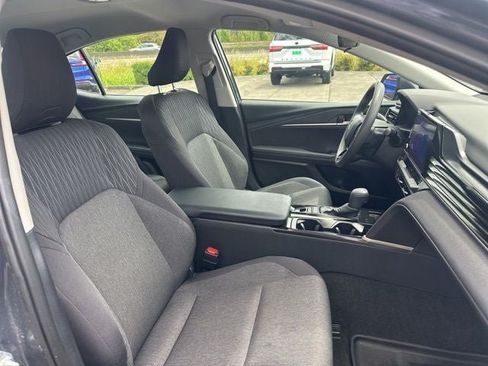 Used 2025 Toyota Camry LE AWD/4WD image 11