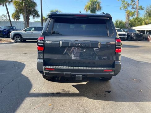 Used 2025 Toyota 4Runner SR5 AWD/4WD image 4