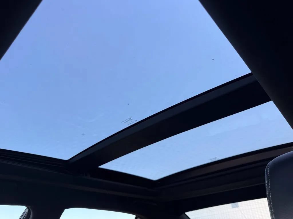 Used 2017 Chrysler 300 S AWD/4WD image 21