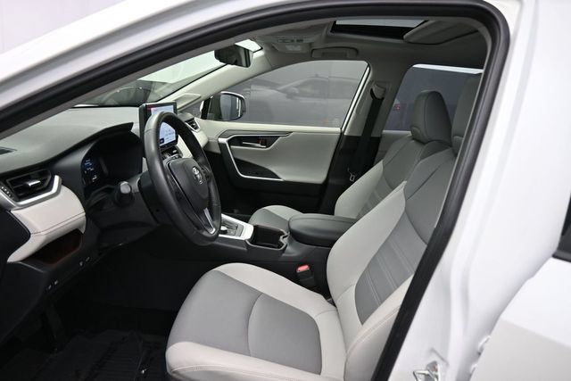 Used 2025 Toyota RAV4 Limited AWD/4WD image 19