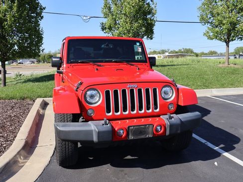 Used 2017 Jeep Wrangler Unlimited Sahara w/ Connectivity Group AWD/4WD image 4