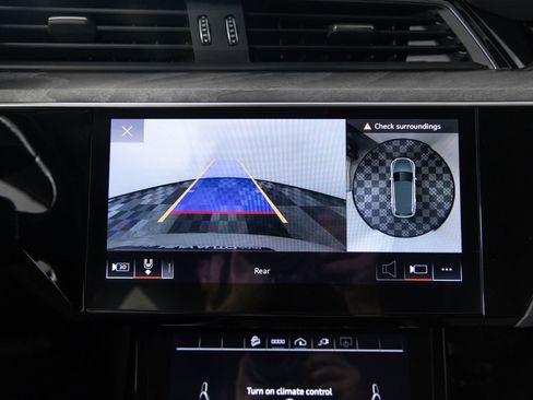 Used 2021 Audi e-tron Premium w/ Convenience Plus Package image 33