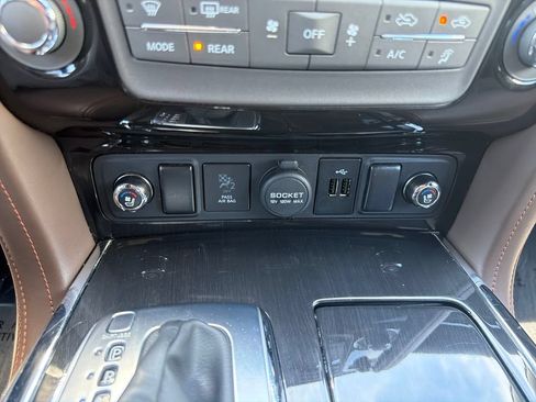 Used 2020 Nissan Armada Platinum w/ Platinum Reserve Package RWD image 25