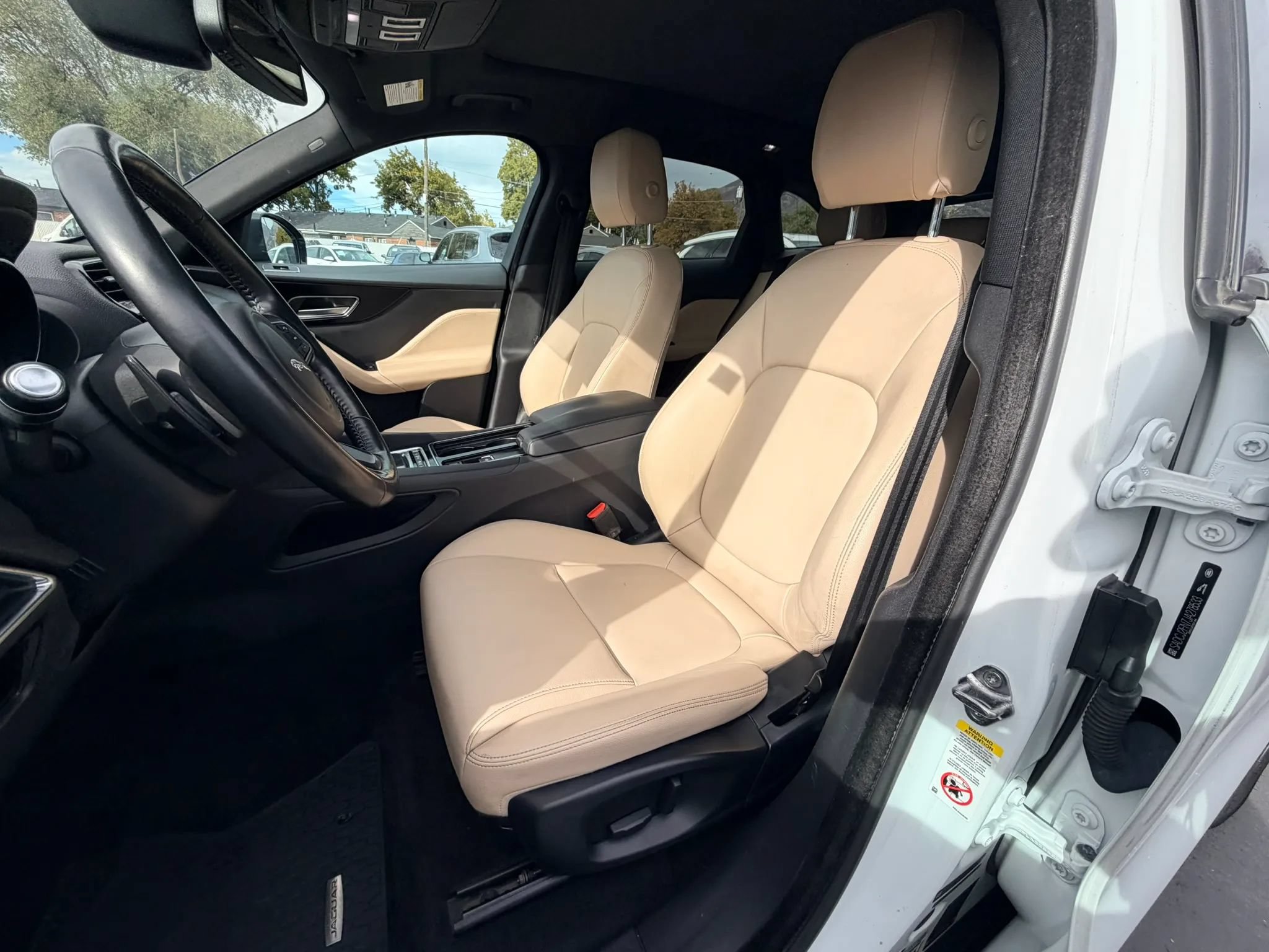 Used 2018 Jaguar F-PACE Premium AWD/4WD image 10
