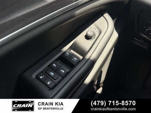 Used 2023 Jeep Grand Cherokee L Limited w/ Luxury Tech Group II AWD/4WD image 10