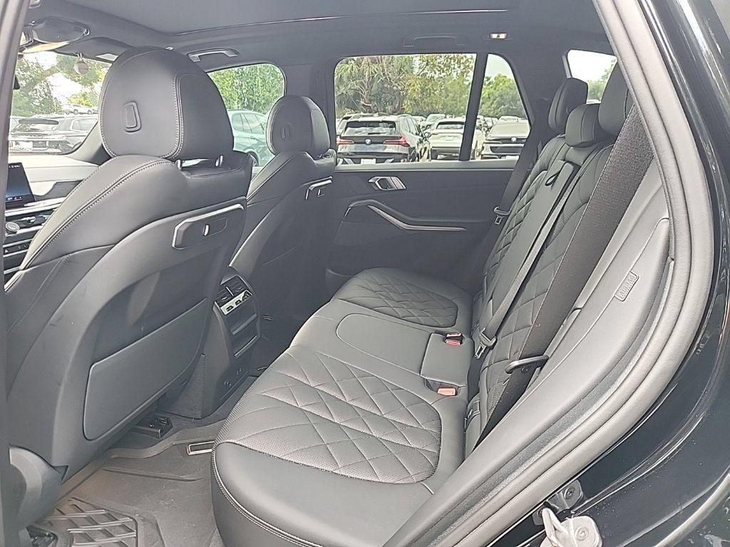 Used 2024 BMW X5 xDrive40i w/ M Sport Package AWD/4WD image 3