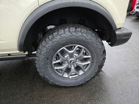 New 2025 Ford Bronco Badlands image 9