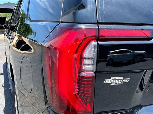 Used 2026 GMC Yukon Denali AWD/4WD image 22