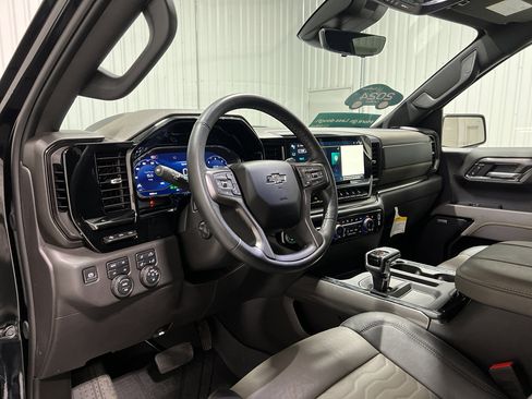Used 2024 Chevrolet Silverado 1500 ZR2 w/ Technology Package image 8