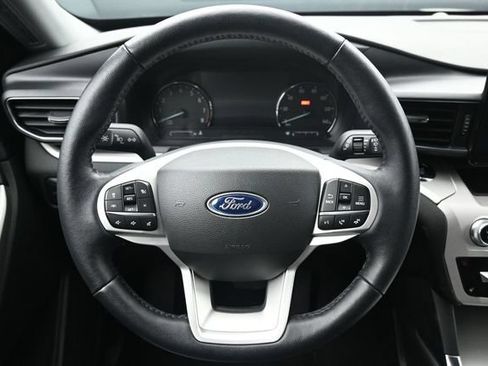 Used 2023 Ford Explorer XLT w/ Equipment Group 202A AWD/4WD image 16