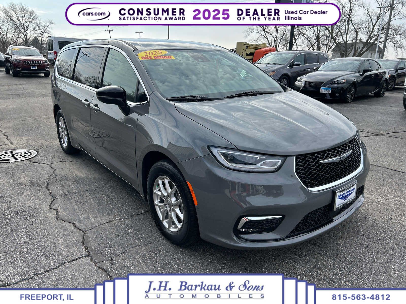 Used 2025 Chrysler Pacifica Select FWD image 1