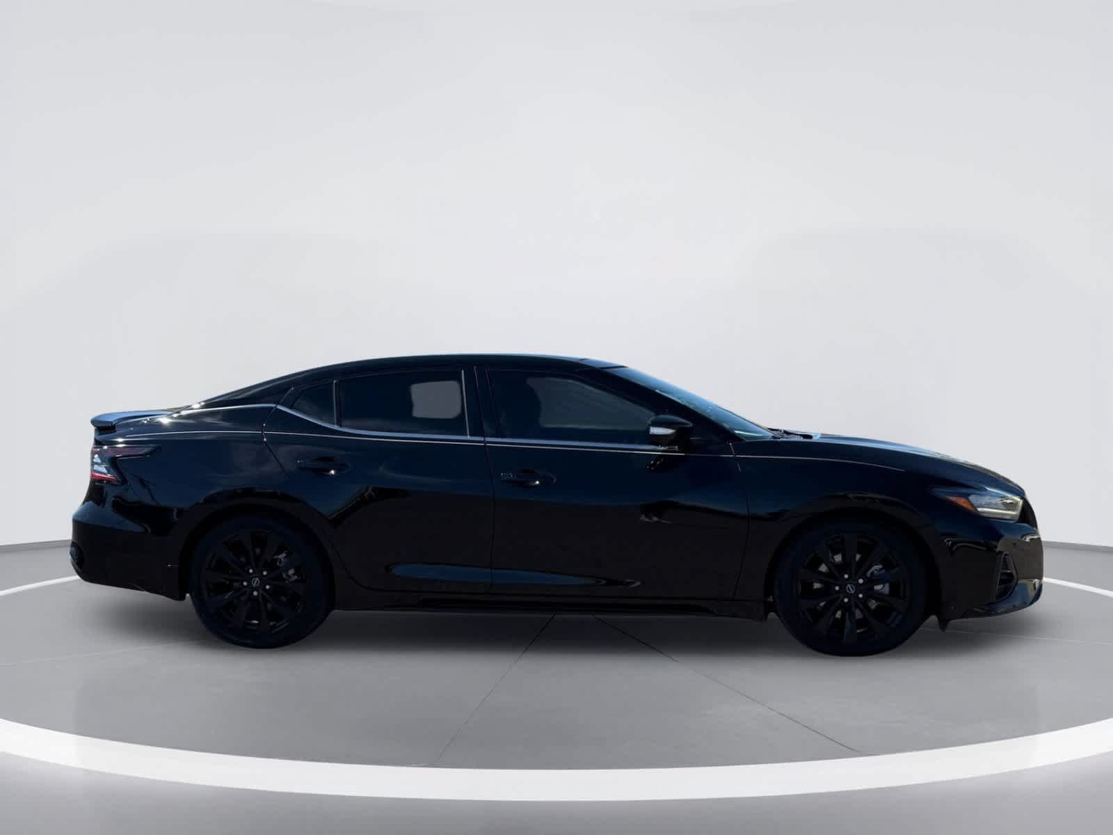 Used 2023 Nissan Maxima SR w/ Sport Mat Group FWD image 9
