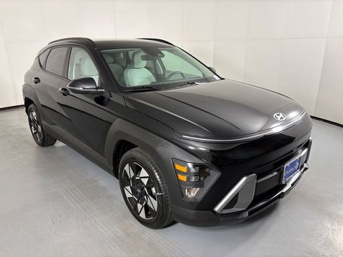 Used 2025 Hyundai Kona SEL FWD image 2