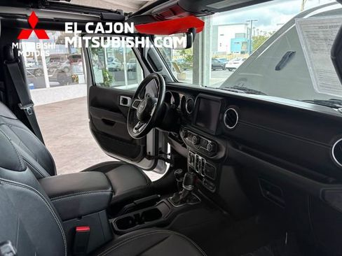 Used 2023 Jeep Wrangler Unlimited Sahara w/ Cold Weather Group AWD/4WD image 26