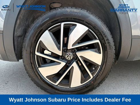 Used 2025 Volkswagen Atlas SE FWD image 9