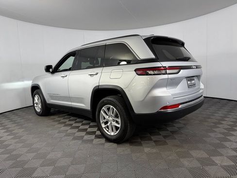 Used 2024 Jeep Grand Cherokee Laredo X RWD image 9