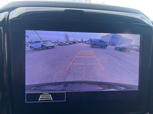 Used 2020 Chevrolet Traverse LT image 9