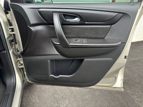 Used 2017 Chevrolet Traverse LT FWD image 15