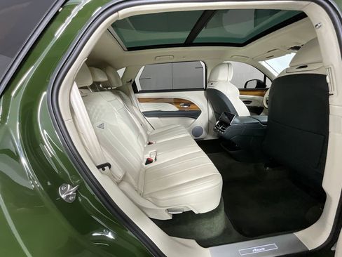 Used 2023 Bentley Bentayga Extended Wheelbase AWD/4WD image 23