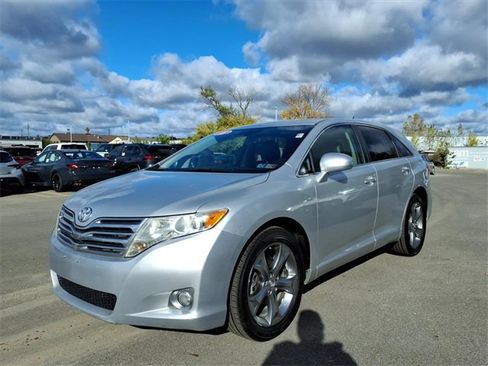 Used 2010 Toyota Venza image 3