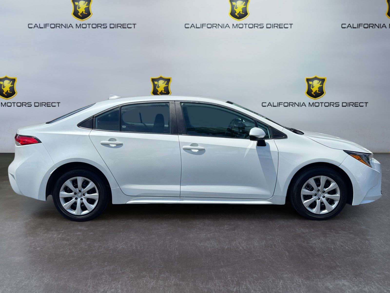 Used 2025 Toyota Corolla LE FWD image 6