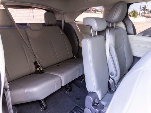 Used 2021 Toyota Sienna XLE FWD image 37