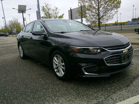Used 2017 Chevrolet Malibu LT w/ Leather Package FWD image 27