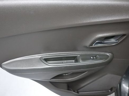 Used 2017 Chevrolet Trax LT FWD image 19
