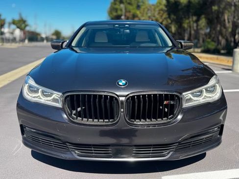 Used 2017 BMW 750i RWD image 4
