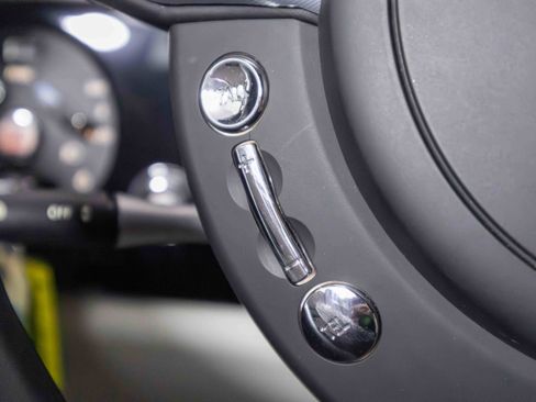 Used 2013 Rolls-Royce Phantom Drophead Coupe image 22
