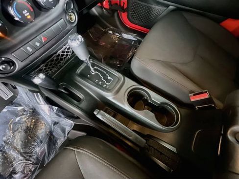 Used 2018 Jeep Wrangler Unlimited Sport S AWD/4WD image 23