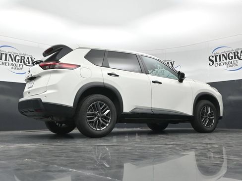Used 2024 Nissan Rogue S FWD image 35
