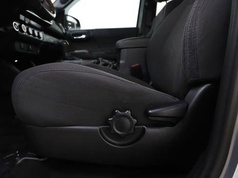 Used 2018 Toyota Tacoma TRD Sport image 22