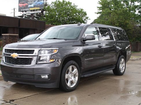 Used 2017 Chevrolet Suburban LT w/ Luxury Package AWD/4WD image 2