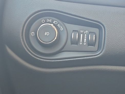 Certified 2019 Jeep Renegade Latitude image 23