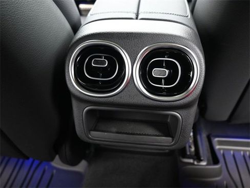 New 2026 Mercedes-Benz GLC 300 4MATIC image 24