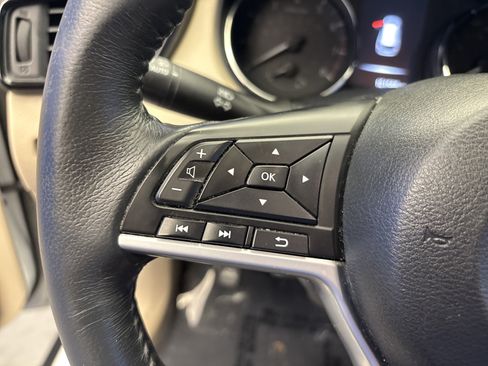 Used 2017 Nissan Rogue SV FWD image 15