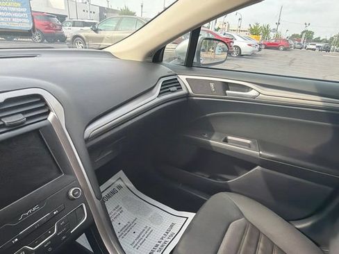 Used 2020 Ford Fusion SE FWD image 20