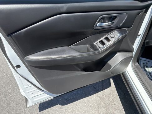 Used 2024 Nissan Rogue SV AWD/4WD image 15