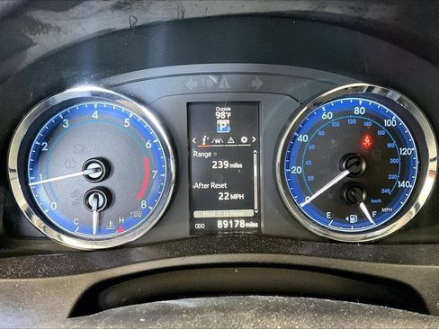 Used 2017 Toyota Corolla SE FWD image 18