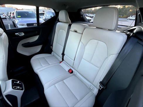 Certified 2023 Volvo XC40 B5 Plus w/ Protection Package Premier image 19