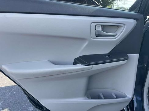 Used 2016 Toyota Camry LE FWD image 11